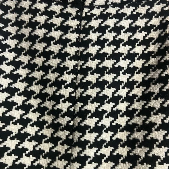 Vince Camuto Black and White Houndstooth Skirt NWOT - Picture 6 of 7